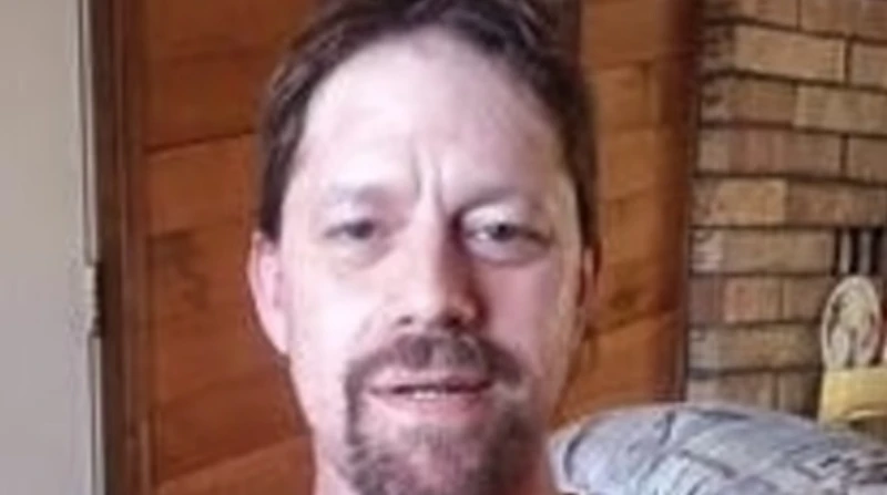 اشتعال النيران في وجه مريض أثناء إجراء عملية جراحية رفعت عائلة رجل أمريكي اشتعلت النيران في وجهه أثناء عملية جراحية بينما كان مستيقظا وواعيا، دعوى قضائية ضد المستشفى، وفقا ل صحيفة 