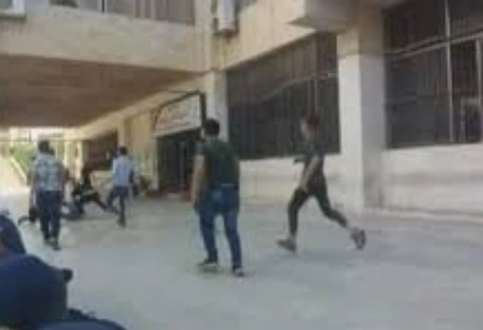 الصحاب في أجازه، إصابة شابين بجروح إثر مشاجرة بعزبة النخل تعرض طالبين في العقد الثاني من عمرهما لإصابات نافذة بسلاح أبيض، نتيجة مشاجرة دارت بينهما،