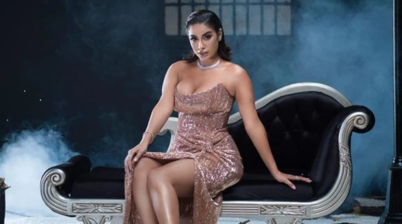 جوري بكر: بعض الأقارب أفاعي ولا تربطني بهم سوى قطرة دم أثارت الفنانة جوري بكر، الجدل في الساعات الأخيرة، بعدما تحدثت عن صلة الرحم، ووصفت الأقارب