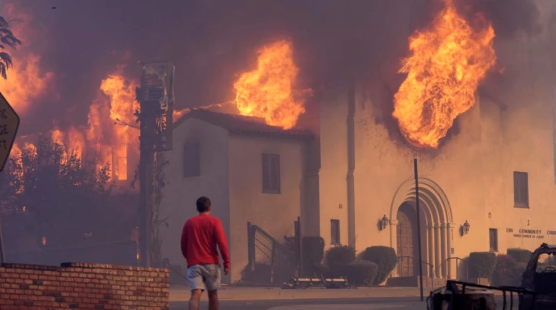 رفع الإيجارات 134.. ملاك العقارات بلوس أنجلوس يستغلون أزمة الحرائق أفادت صحيفة ديلي ميل البريطانية، بأنه تم اتهام أصحاب العقارات برفع أسعار الإيجارات