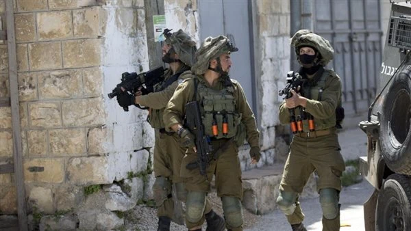 جيش الاحتلال يتأهب للانسحاب من أجزاء من غزة قال جيش الاحتلال الإسرائيلي إن قواته المتمركزة داخل غزة تستعد لتنفيذ اتفاق وقف إطلاق النار الذي من المتوقع أن يدخل حيز التنفيذ غدا الأحد