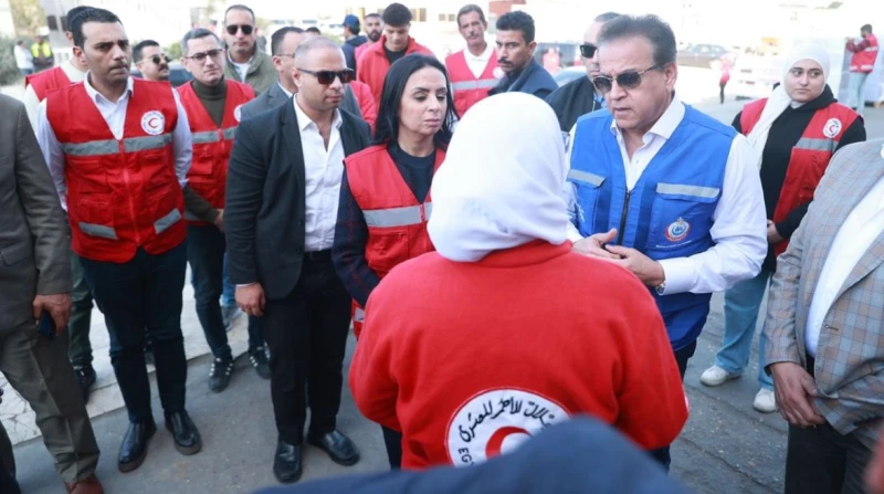 وزيرا الصحة والتضامن يشاركان في تعبئة المواد الغذائية قبل توصيلها لغزة تفقد وزير الصحة والسكان الدكتور خالد عبدالغفار، والدكتورة مايا مرسي، وزيرة التضامن الاجتماعي، يرافقهما اللواء