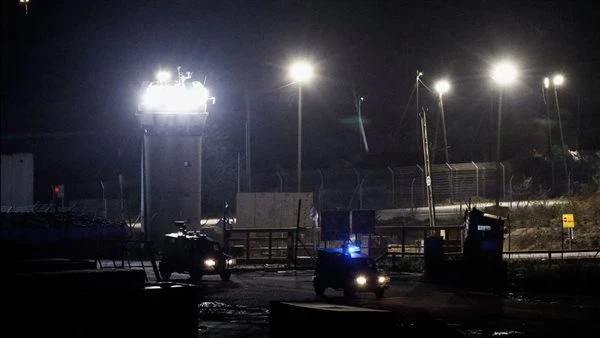 هيئة السجون الإسرائيلية تعلن إطلاق سراح 90 سجينا فلسطينيا أعلنت هيئة السجون الإسرائيلية، منذ قليل، إطلاق سراح 90 سجينا فلسطينيا، تنفيذا لبنود وقف إطلاق النار في قطاع غزة.وكانت أفاد