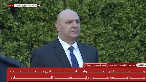 الرئيس اللبناني المنتخب جوزيف عون يصل قصر بعبدا.. شاهد وصل الرئيس اللبناني المنتخب جوزيف عون إلى قصر بعبدا، وذلك بعد انتخابه رئيسا في لبنان، بحسب ما