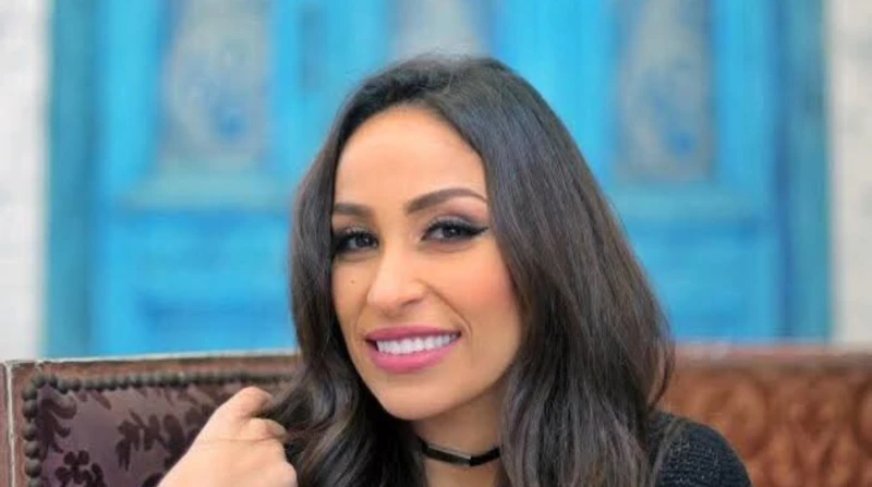 أرسلت الفكرة للبطل.. هاجر الإبياري تلمح بسرقة اللحظات اللذيذة كشفت المؤلفة هاجر الإبياري زوجة الفنان محمد دياب، عن سرقة عمل فني يعود لها من قبل فنان مشهور بدون ذكر اسمه.وقالت هاجر 