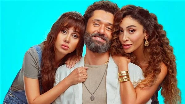 فيلم الهنا اللي أنا فيه يتجاوز 35 مليون جنيه إيرادات في شهر عرض يواصل فيلم الهنا اللي أنا فيه ل كريم محمود عبدالعزيز، منافسته على المراكز الأولى في شباك التذاكر بشكل يومي، منذ انطل