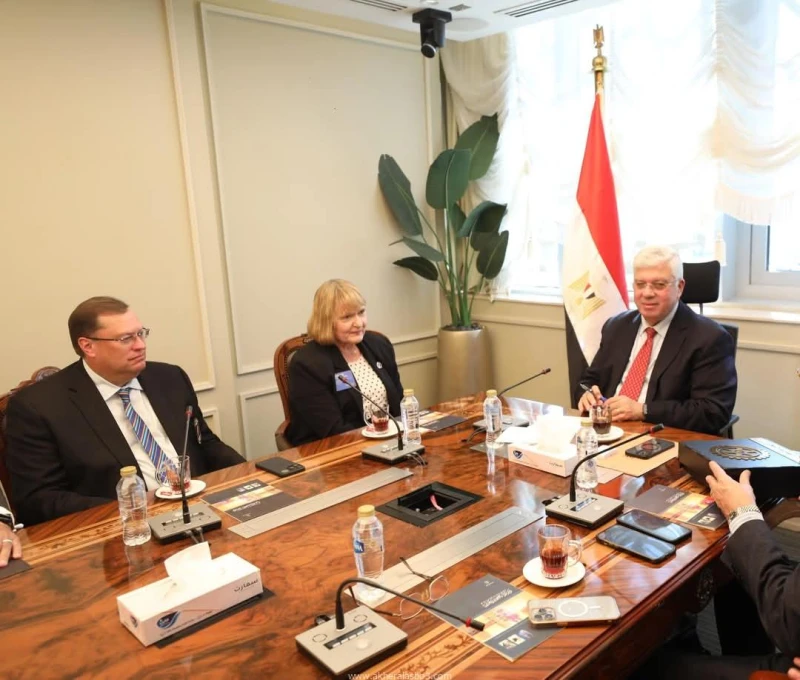 وزير التعليم العالي يستقبل رئيسة الروتاري الدولي لبحث التعاون المشترك كتب - محمود الهندي استقبل الدكتور أيمن عاشور، وزير التعليم العالي والبحث