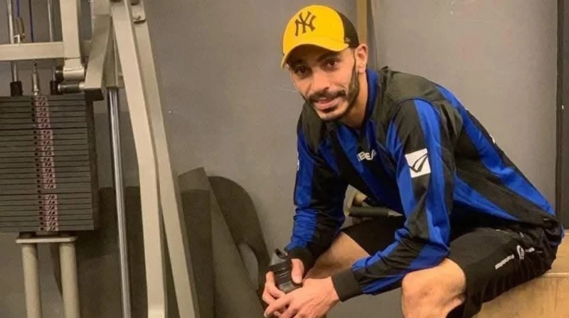 الموت يفجع بورسعيد.. وفاة شاب رياضي بسبب أزمة صحية مفاجئة اتشحت صفحات فيسبوك في محافظة بورسعيد باللون الأسود وانتشرت برقيات العزاء فور وفاة شاب رياضي