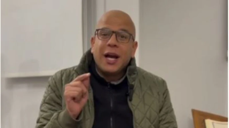 وساوس شيطانية.. الداعية أسامة قابيل يحذر من البوتوكس والفيلر أكد الداعية الإسلامي أسامة قابيل، أن استخدام الفيلر والبوتوكس لأغراض التجميل هو أمر غير مستحب شرعا، لأنه يعد تغييرا لخل