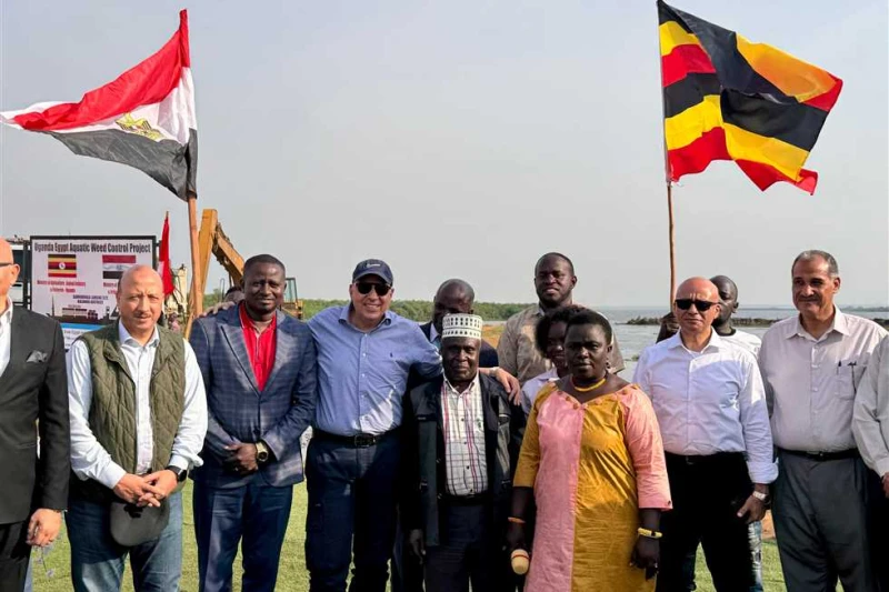 وزير الري يتفقد المشروع المصري لمقاومة الحشائش المائية بالبحيرات العظمي في أوغندا قام الدكتور هاني سويلم، وزير الموارد المائية والري، بزيارة تفقدية لمواقع المشروع المصري لمقاومة ال