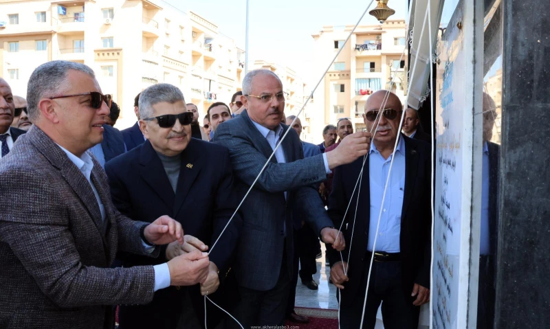 كتبت أمل عبد الرحيم شارك الدكتور ناصر مندور، رئيس جامعة قناة السويس، في افتتاح مسجد الكريم بمساكن القرش بحي أول الإسماعيلية، اليوم الجمعة، الموافق 31 يناير بحضور الفريق أسامة ربيع،