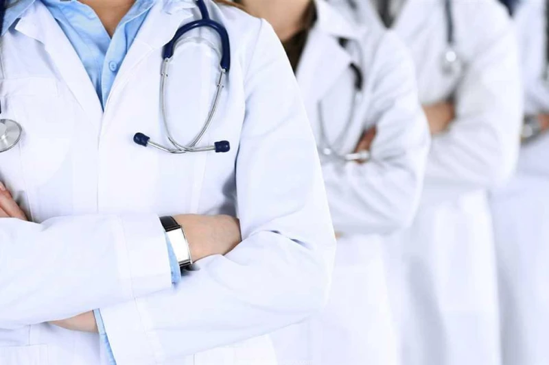 دراسة تعديل أجور الأطقم الطبية وحوافز لمواجهة هجرة الأطباء متابغة ايمن جاد ناقش مجلس إدارة الهيئة العامة للرعاية الصحية، تعديل هيكل أجور الأطقم الطبية، ووافق من حيث المبدأ على إضاف