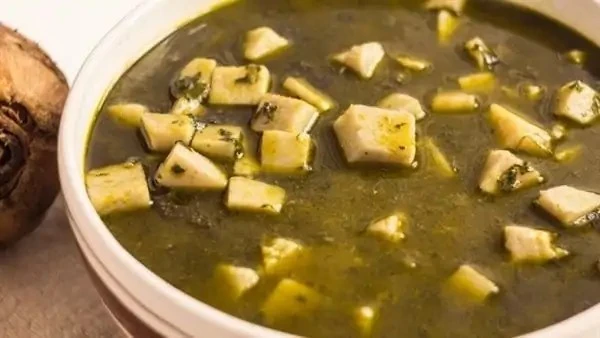 أسهل طريقة لعمل القلقاس بالسلق وصفة شتوية غنية بالفوائد القلقاس , من أشهر الخضروات الشتوية التي يتمتع بها المطبخ المصري ، وهو يعد من الأطباق التقليدية التي تقدم على موائد الغداء خل