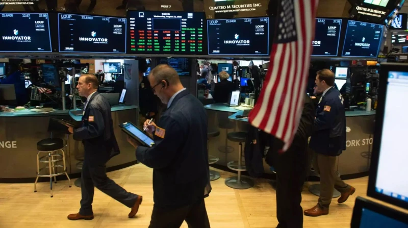 بعد خسارة تريليون دولار.. كيف تحركت الأسهم الأمريكية أمام ديب سيك؟ شهدت بورصة وول ستريت استقرارا ملحوظا بعد موجة بيع حادة طالت أسهم شركات التكنولوجيا الكبرى، لا سيما المرتبطة بتطبي