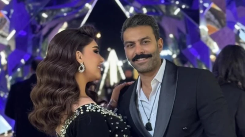 السوستة اتقطعت.. فنانة كويتية تنسحب من (فيديو) شهد حفل توزيع جوائز ، العديد من اللقطات الفنية والكوميدية، بعد إقامته مساء السبت في العاصمة السعودية الرياض.الفنانة الكويتية هنادي ال