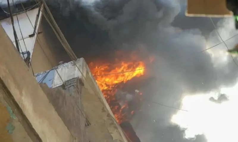 أول صور لحريق التوفيقية بوسط البلد النار وصلت السما حريق التوفيقية بوسط البلد.. اندلع حريق ضخم داخل مخزن في منطقة وسط البلد بالقاهرة، ويواصل رجال الحماية المدنية جهودهم للسيطرة على