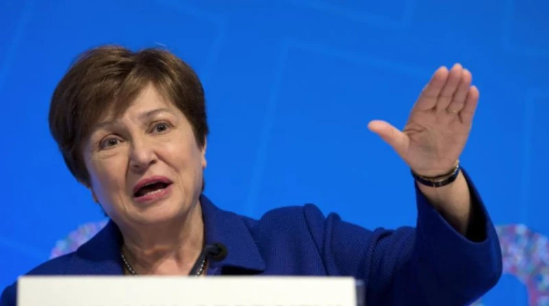 مديرة صندوق النقد: سياسات ترامب التجارية سترفع أسعار الفائدة عالميا قالت مديرة صندوق النقد الدولي كريستالينا جورجييفا، إن حالة عدم اليقين بشأن