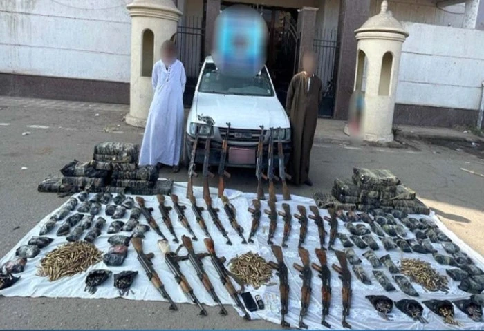 بقيمة 6 مليون جنيه، الداخلية تحبط محاولة جلب أسلحة وذخائر غير المرخصة نجحت الأجهزة الأمنية بوزارة الداخلية من إحباط محاولة تهريب أسلحة وذخائر بكميات