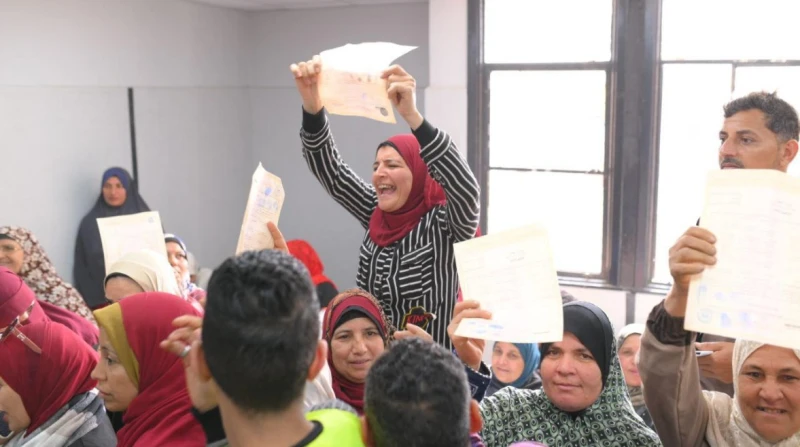 لجمع التوكيلات.. حزب الجبهة الوطنية ينظم مؤتمرا بالبحيرة فيديو نظم حزب الجبهة الوطنية مؤتمرا بمركز أبوحمص بمحافظة البحيرة، بحضور النائب البرلماني سليمان وهدان، للتعريف بأفكار الحزب