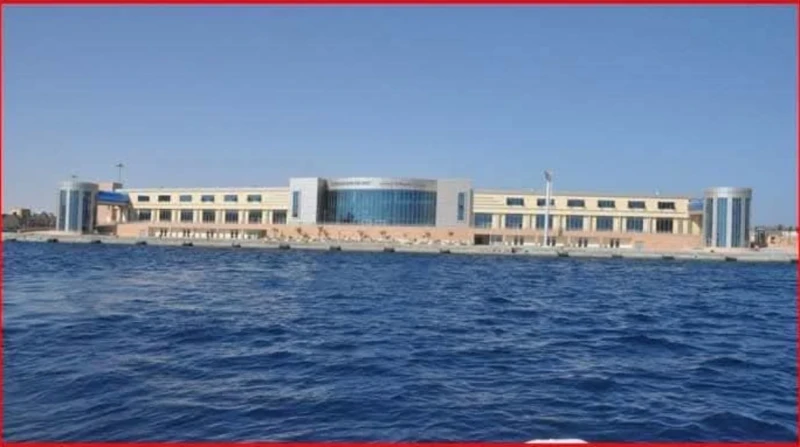 الغردقة تحت تأثير العاصفة.. ميناء مغلق وحالة طوارئ تواصل هيئة موانئ البحر الأحمر إغلاق ميناء الغردقة البحري وتعليق الأنشطة البحرية لليوم الثاني على التوالي نتيجة سوء الأحوال الجوية