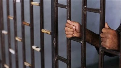 حبس سائق لتعديه على سيدة بالسب وإشهار سلاح أبيض بمدينة نصر قررت نيابة مدينة نصر الجزئية بمحافظة القاهرة، حبس سائق، 4 أيام على ذمة التحقيقات، لاتهامه