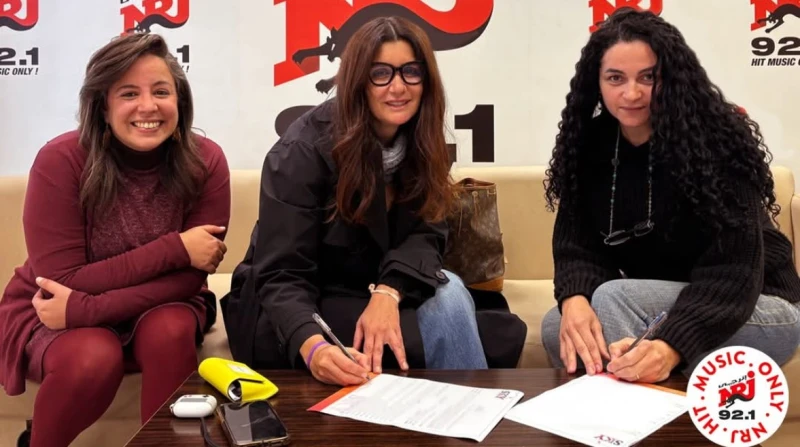 غادة عادل تضيء اللمبة الزرقا في رمضان 2025 تعاقدت إذاعة إنرجي مع الفنانة غادة عادل لتقديم مسلسل اللمبة الزرقا، المقرر عرضه ضمن مسلسلات رمضان 2025.ونشرت الإذاعة عبر حسابها الرسمي بم