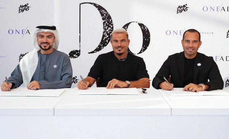 بتقنية الذكاء الاصطناعي.. عمرو دياب يطلق سلسلة فنادق فاخرة في 4 دول دخل الهضبة عالم البيزنس من أوسع أبوابه؛ حيث أطلق عمرو دياب أول سلسلة فنادق فاخرة