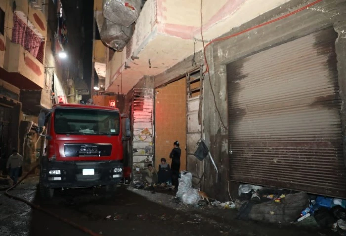 الحماية المدنية تنتهي من عمليات تبريد حريق منشأة ناصر انتهت الحماية المدنية من عمليات التبريد في حريق الزرايب بمنشأة ناصر، الذي نشب أمس بشارع دير القديس سمعان، حيث التهم 4 مصانع وع