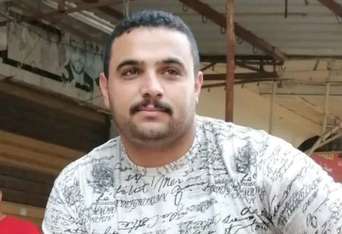 مقتل شاب على يد جاره بسبب عداد المياه في المحلة الكبرى شهدت منطقة الوراقة التابعة لدائرة قسم شرطة ثالث المحلة بمحافظة الغربية، حادثا مأساويا، حيث لقي شاب مصرعه إثر تلقيه عدة طعنات 