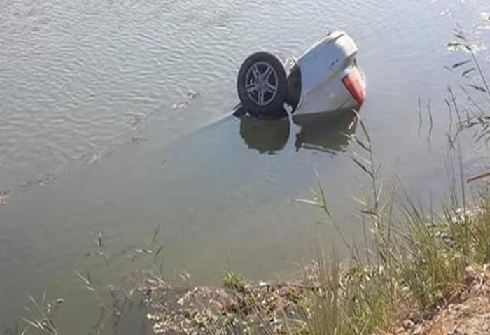 سقوط سيارة ملاكي بترعة المريوطية في أبو النمرس سقطت سيارة ملاكي بترعة المريوطية في أبو النمرس بالجيزة، وانتقلت الأجهزة الأمنية إلى محل الحادث،