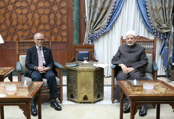 شيخ الأزهر ل ذو الكفل: ندرس تعاليم الإسلام دون أجندات استقبل فضيلة الإمام الأكبر الدكتور أحمد الطيب، شيخ الأزهر الشريف، السيد ماساجوس ذو الكفل، وزير