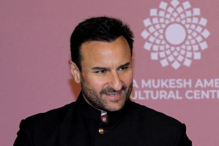 الشرطة الهندية تحتجز مشتبها به في محاولة قتل نجم بوليود سيف علي خان افاق عربية - احتجزت الشرطة في ولاية تشهاتيسجاره، وسط الهند، اليوم السبت، شخصا ثانيا يشتبه في تورطه بحادثة طعن أص