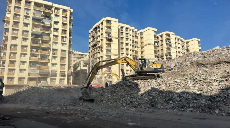 بتكلفة 155 مليون جنيه.. تنفيذ 3 مشروعات طرق بأطوال 13 كم في بورسعيد أنهى جهاز التعمير بمحافظة بورسعيد أعماله للمرحلة الأولى من رفع المخلفات والردش من عدة قطاعات بالمحافظة، تنفيذا ل