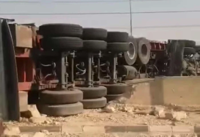 مصرع قائد سيارة اثرى حادث تصادم بالطريق الصحراوي الشرقي لقي شخص مصرعه بدائرة مركز أخميم شرق محافظة سوهاج إثر حادث تصادم وقع على الطريق الصحراوي