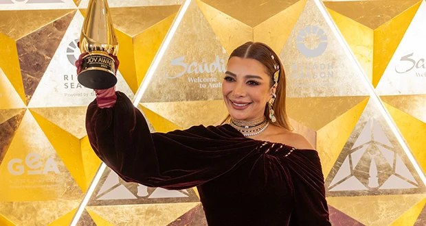 أصالة تحتفل بجائزة بأغنية جديدة! افاق عربية - نشرت الفنانة أصالة عبر حسابها الخاص في إنستغرام فيديو من كليب أحدث أعمالها الغنائية معلنة إهداءه إلى