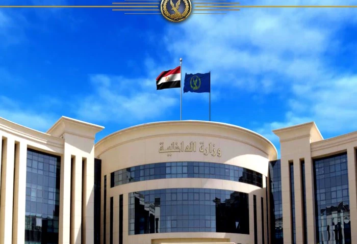 بيزور شهادات رسمية، سقوط صاحب كيان تعليمي في مدينة نصر ألقى رجال الأمن في وزارة الداخلية، بالتنسيق مع الإدارة العامة لمباحث المصنفات وحماية حقوق الملكية الفكرية بقطاع الشرطة المتخص