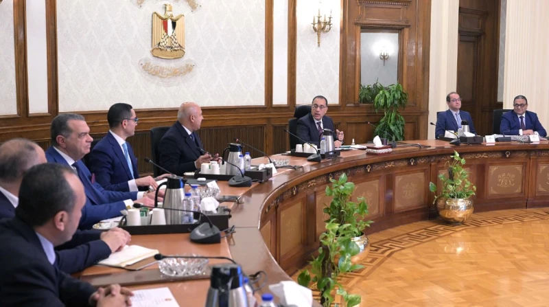 مدبولي: الإفراج الجمركي عن بضائع ب 79 مليار دولار لتحقيق استقرار السوق أكد رئيس الوزراء مصطفي مدبولي، حرص الحكومة على متابعة آخر المستجدات الخاصة بموقف الإفراج الجمركي عن البضائع م