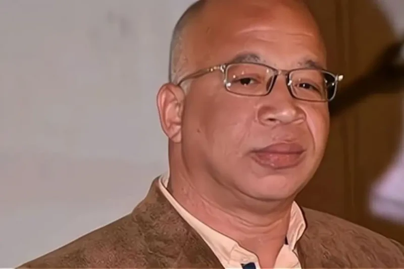 أحمد العوضي يرد على شريف الدسوقي.. وياسمين عبد العزيز تكشف عن استيائها من الشائعات أثار الفنان أحمد العوضي تفاعلا واسعا عبر منصات التواصل الاجتماعي