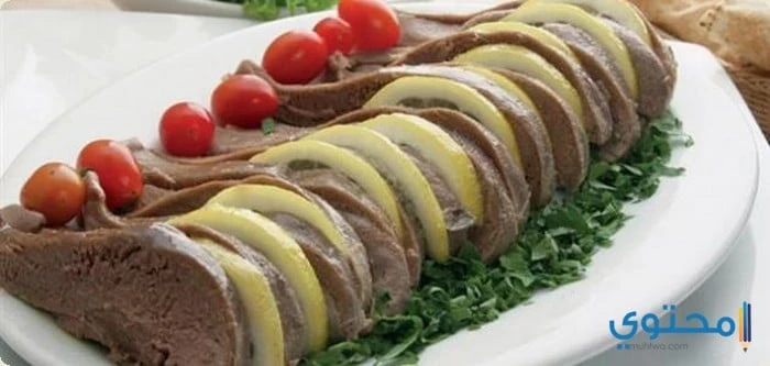 خطوات طريقة عمل اللسان البقرييعد اللسان البقري من الأطباق الشعبية الشهية عند معظم الناس، فقد يتجاهل البعض أهميته وأنه من الممكن تحضيره بأشكال مختلفة،