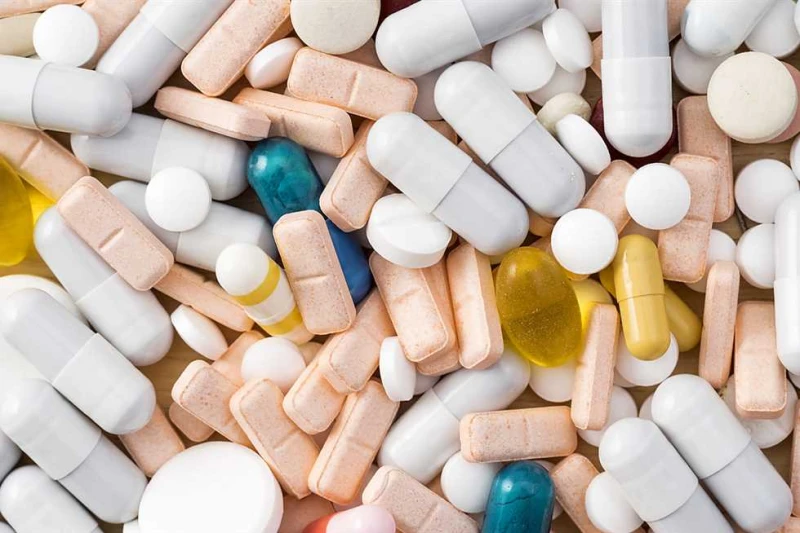 تتعارض مع اللحوم والبيض.. هيئة الدواء تحذر من تناول 4 أدوية بعد الأطعمة الغنية بالبروتين حذرت هيئة الدواء المصرية من تأثير الأطعمة الغنية بالبروتينات