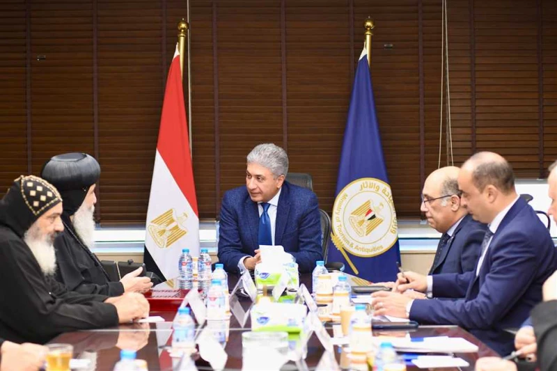 وزير السياحة والآثار يستقبل الأنبا دانيال أسقف دير الأنبا بولا بالبحر الأحمر استقبل شريف فتحي وزير السياحة والآثار، بمكتبه بمقر الوزارة بالعاصمة الإدارية الجديدة، الأنبا دانيال الن