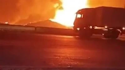 ألسنة اللهب للسماء.. أسباب انفجار خط غاز في الحي السابع ب 6 أكتوبر تجري النيابة العامة التحقيق حول واقعة انفجار خط غاز في الحي السابع ب 6 أكتوبر، واشتعال النيران التي وصلت ألسنتها 