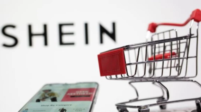 ذل واستعباد.. أسرى آلات الخياطة يكشفون الوجه القبيح ل شي إن في قلب مدينة قوانجتشو الصينية الصاخبة، وعلى ضفاف نهر اللؤلؤ، تكمن قرية شي إن، وهي متاهة من المصانع التي تعمل بلا كلل لتز