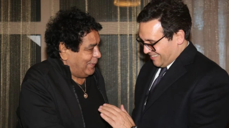 محمد منير عقب تكريمه من وزير الثقافة: فخور إني صناعة مصرية حرص وزير الثقافة الدكتور أحمد فؤاد هنو في لفتة تعكس التقدير والاعتزاز برموز الفن والثقافة