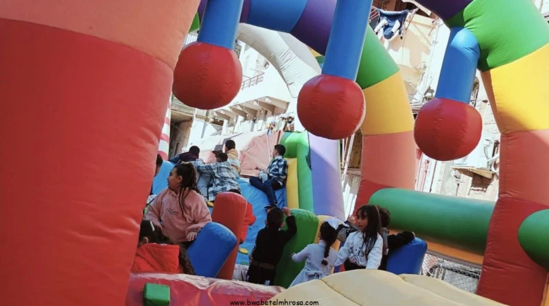 هدايا وألعاب في احتفالات عيد الميلاد بكنيسة الأنبا بيشوي ببورسعيد- 13131313 نظمت كنيسة الأنبا بيشوي في حي الشرق بمحافظة بورسعيد كرنفالا ضخما اليوم