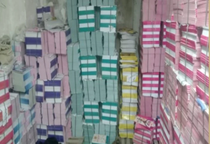 ضبط 40 ألف نسخة كتاب دراسي مزورة في الأزبكية كشفت تحريات الإدارة العامة لمباحث المصنفات وحماية حقوق الملكية الفكرية بقطاع الشرطة المتخصصة عن قيام