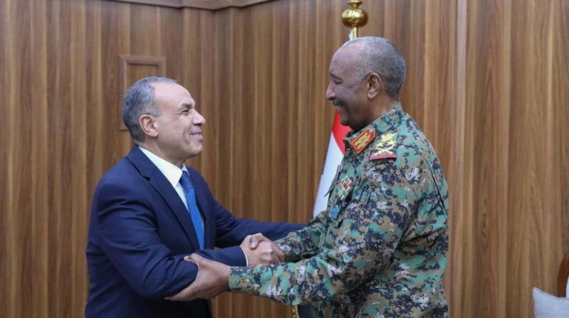 البرهان يشيد بعقد امتحانات 28 ألف طالب سوداني بمصر التقى وزير الخارجية والهجرة، بدر عبدالعاطي، رئيس مجلس السيادة الانتقالي بالسودان، الفريق أول ركن عبد الفتاح البرهان، اليوم، فى بو