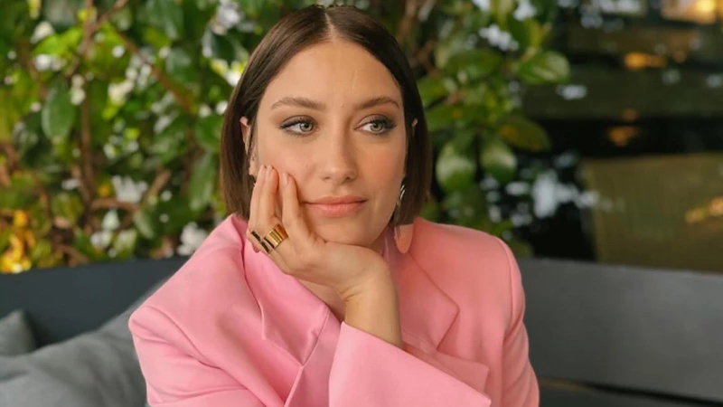 تعرف على شخصية هازال كايا في عائلة شاكر باشا أفادت وسائل إعلام تركية ان النجمة هازال كايا من المقرر ان تقدم دور عليا في مسلسل عائلة شاكر باشا وذلك بعد المرور الزمني.اذ تعود هازال ب