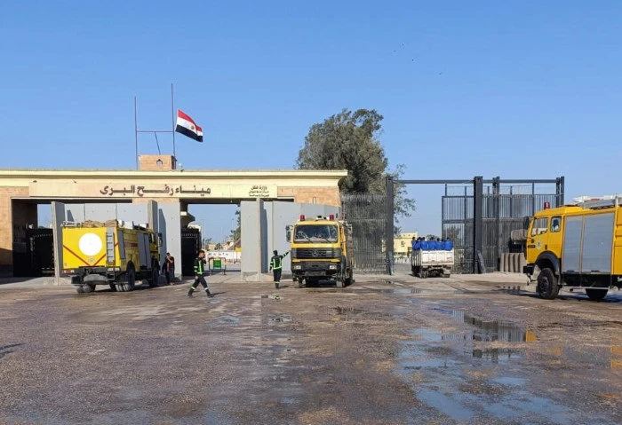 مصدر مصري رفيع المستوى: جار التنسيق بخصوص فتح معبر رفح الفلسطيني قال مصدر مصري رفيع المستوى، إنه جار التنسيق بشأن فتح معبر رفح الفلسطيني أمام إدخال المساعدات الدولية، لتحسين الأوضا