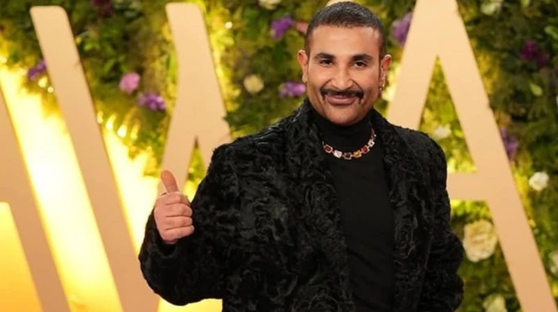 بالحلق والسلسلة.. أحمد سعد يجذب الأنظار بمهرجان جوي أوورد حرص الفنان أحمد سعد على حضور حفل توزيع جوائز جوي أوورد الذي أقيم اليوم السبت بالمملكة العربية السعودية.وظهر أحمد سعد على ر